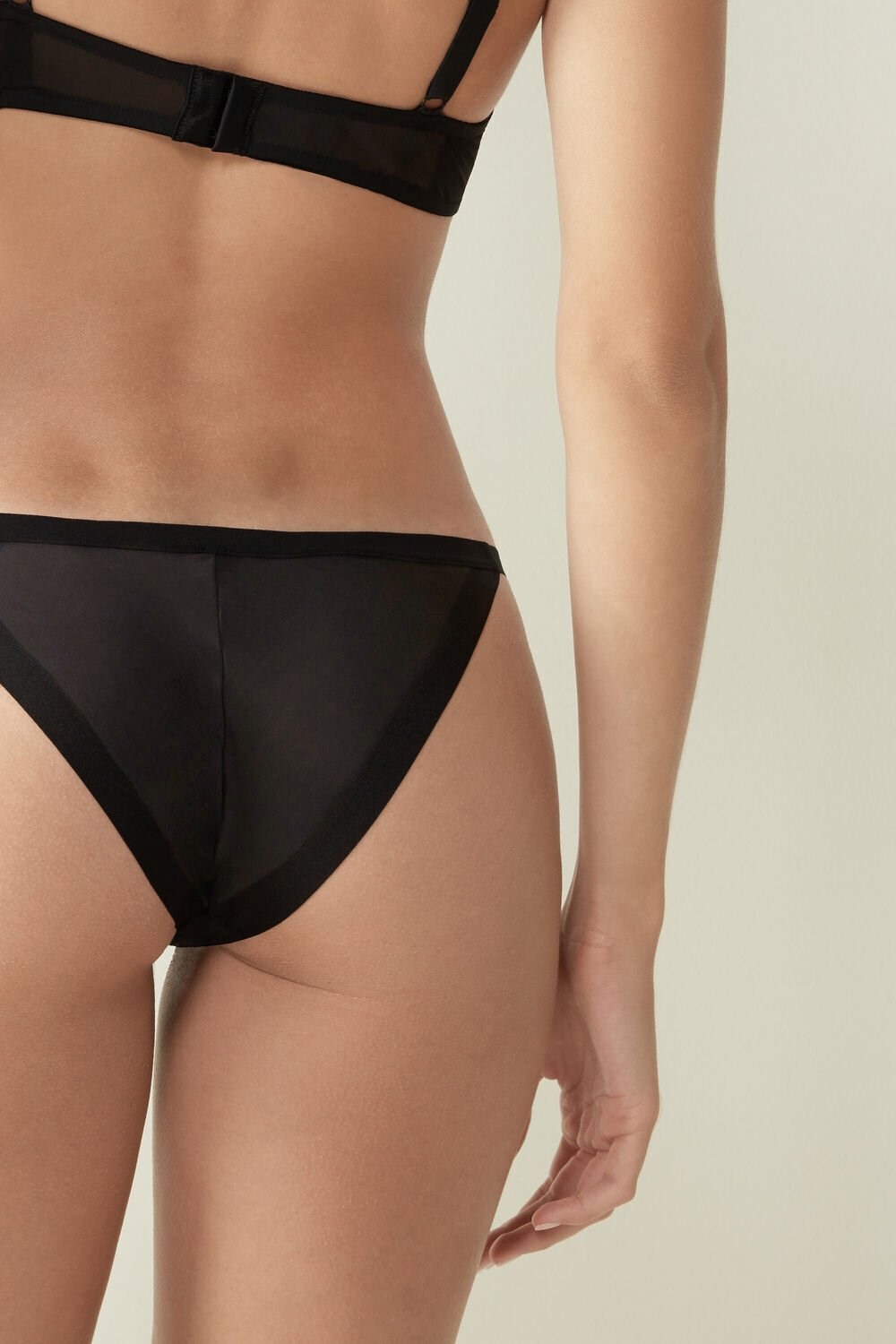 Intimissimi Invisible Touch String Panties Zwart Zwart | 25438NIOL