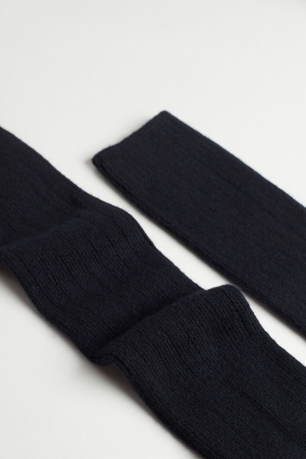 Intimissimi Long Geribbeld Socks in Cashmere and Wol Blauw Blauw | 29470FRKA