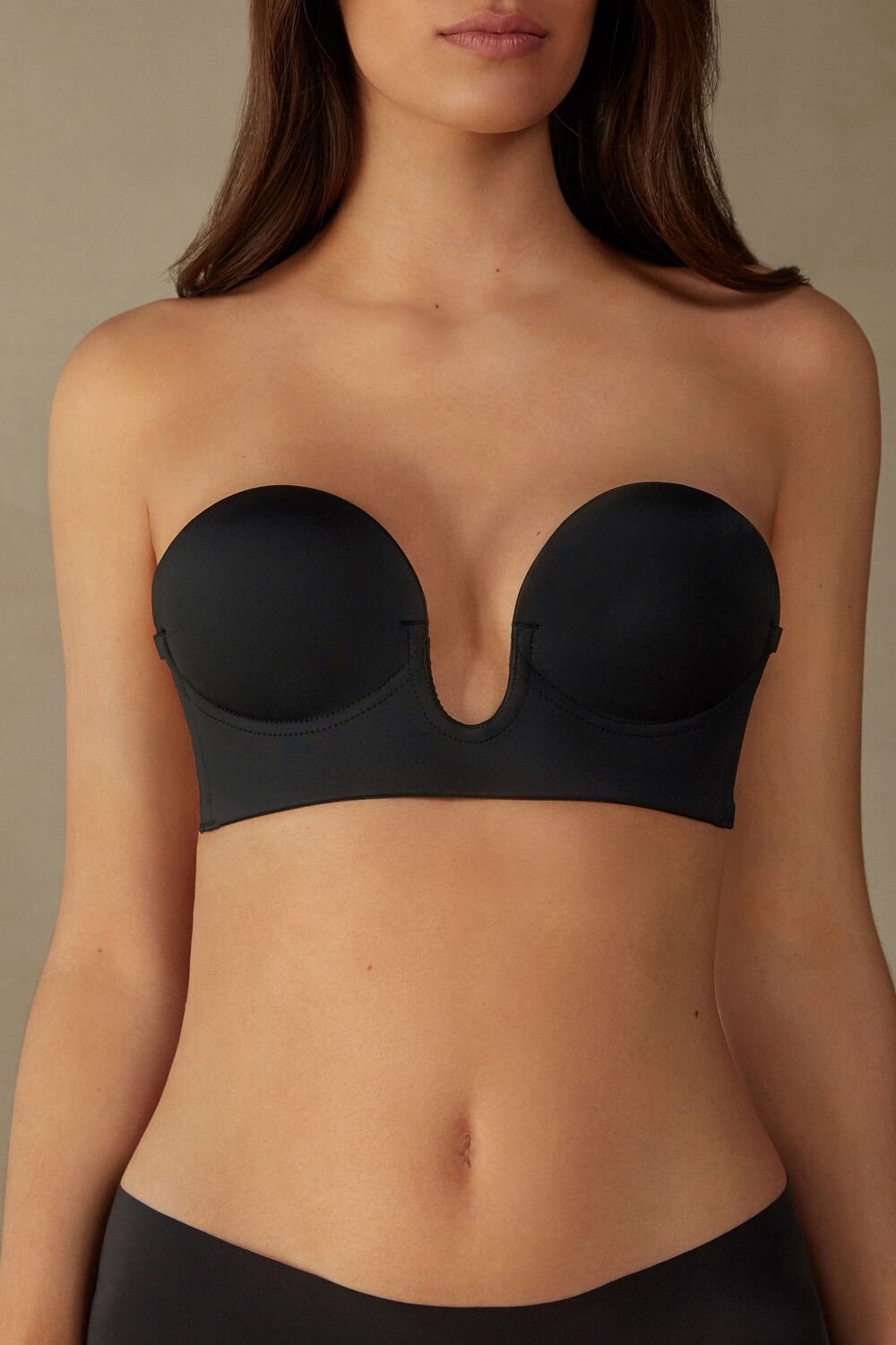 Intimissimi Stick-On Bandeau Plunge Bra with Graduated Cups Zwart Zwart | 72195KDEY