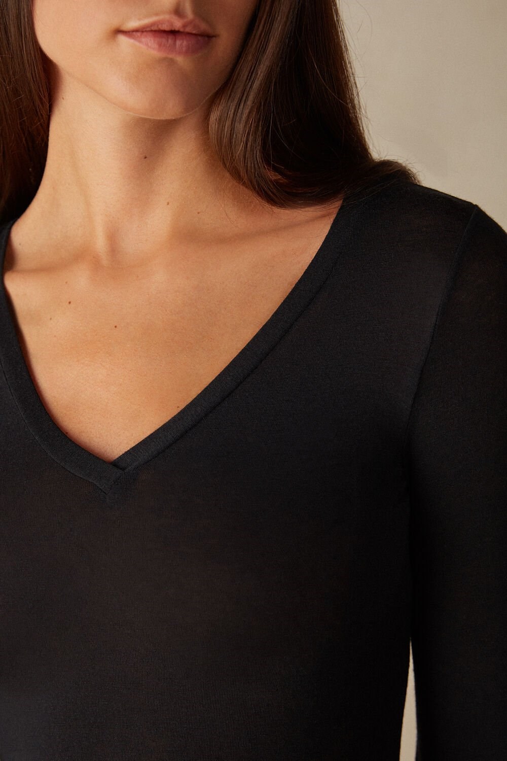 Intimissimi V-neck top in Modal Ultralight with Cashmere Zwart Zwart | 43912BQRC