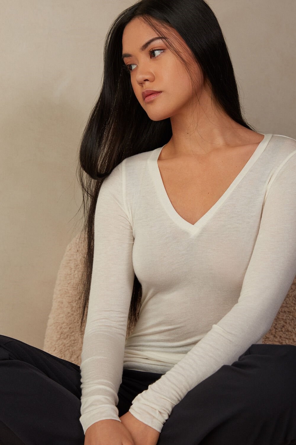 Intimissimi V-neck top in Modal Ultralight with Cashmere Ivory - 231i - Vanilla | 96813XYCE